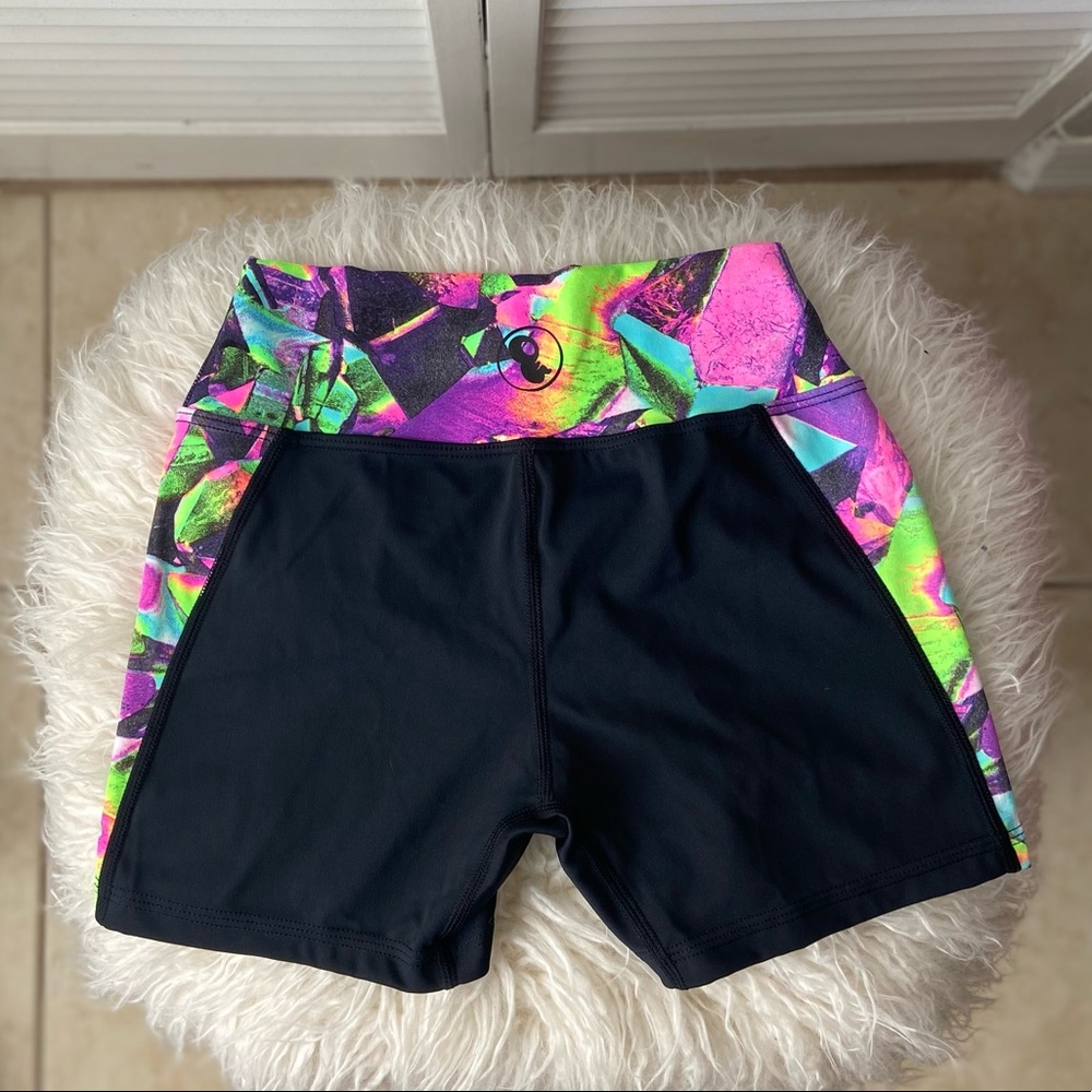 Training Shorts - Picture 2 of 3